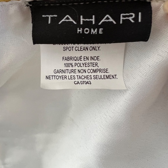 NWOT: Tahari Table Runner 16"x 90 - Picture 6 of 7